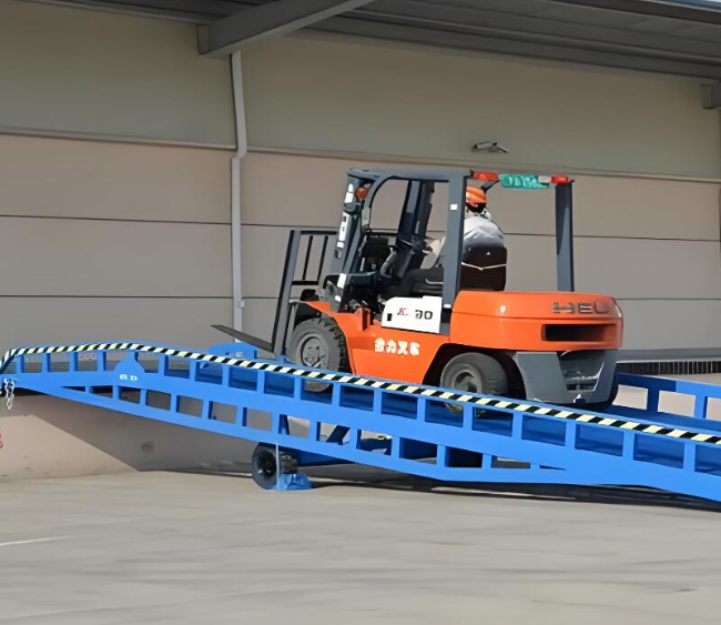 正阳移动式卸货平台（叉车用）